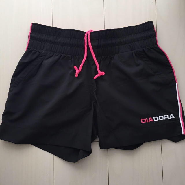 DIADORA(ディアドラ)のピンクライン 【ディアドラ】ショートパンツ スポーツ/アウトドアのテニス(ウェア)の商品写真