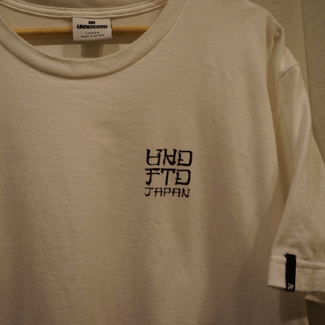 UNDEFEATED(アンディフィーテッド)のUNDEFEATED Tシャツ 白 Lサイズ メンズのトップス(Tシャツ/カットソー(半袖/袖なし))の商品写真