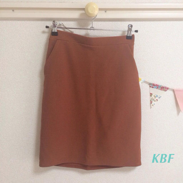 KBF(ケービーエフ)のKBF 美品タイトスカート レディースのスカート(ひざ丈スカート)の商品写真
