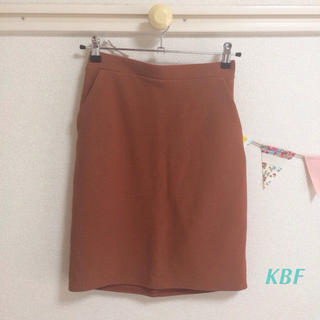 ケービーエフ(KBF)のKBF 美品タイトスカート(ひざ丈スカート)