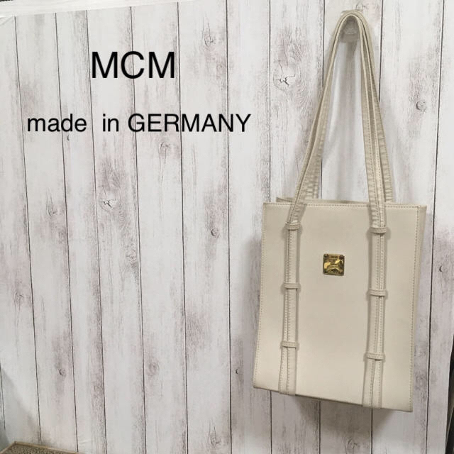 MCM(エムシーエム)のボックス型　ホワイト　レザー 　ハンドバッグ　ショルダーバッグ レディースのバッグ(ショルダーバッグ)の商品写真