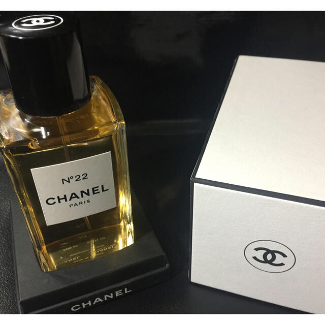 CHANEL(シャネル)の専用になります。CHANEL シャネル No22 EAU DE PARFUM コスメ/美容の香水(香水(女性用))の商品写真