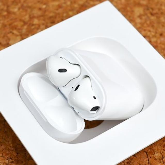 Apple 純正 AirPods MV7N2J/Aの通販 by マルシェF's shop｜アップルならラクマ - 美品 第2世代 Apple 特価即納