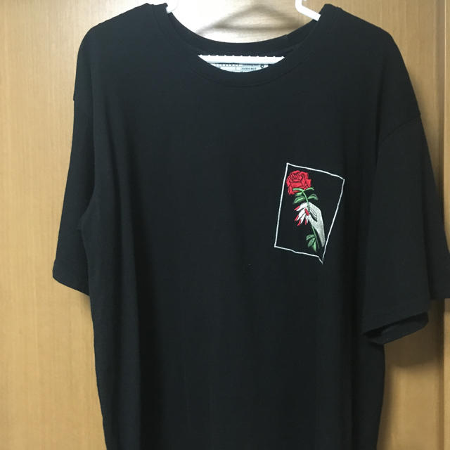 LEGENDA 薔薇刺繍 Tシャツ メンズのトップス(Tシャツ/カットソー(半袖/袖なし))の商品写真