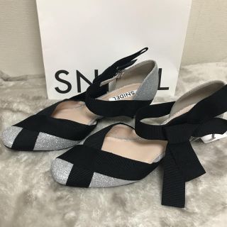 スナイデル(SNIDEL)のsnidel シルバー×黒 バイカラーリボンパンプス 靴 新品タグ L(ハイヒール/パンプス)