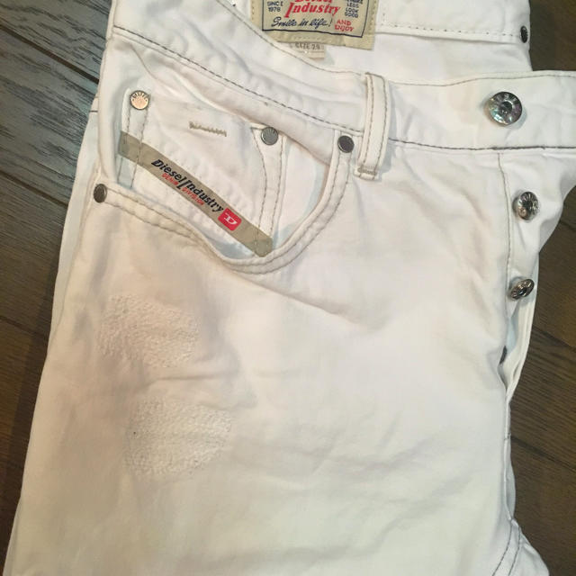 DIESEL(ディーゼル)のDIESEL デニム ハーフパンツ 白 メンズのパンツ(デニム/ジーンズ)の商品写真