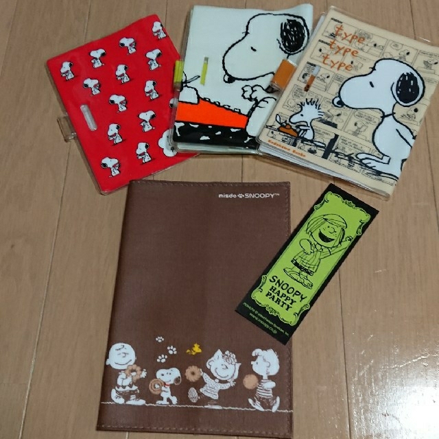 SNOOPY(スヌーピー)のスヌーピー ブックカバー／手帳カバー ハンドメイドの文具/ステーショナリー(ブックカバー)の商品写真