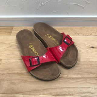 ビルケンシュトック(BIRKENSTOCK)のBIRKENSTOK 赤 サンダル(サンダル)