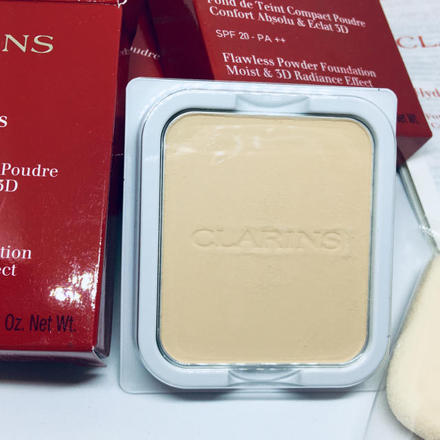 CLARINS(クラランス)の新品 CLARINS イドラルミナス3Dパウダーファンデーション 00 ④ コスメ/美容のベースメイク/化粧品(ファンデーション)の商品写真
