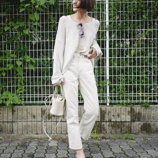 ザラ(ZARA)のZARA  Ｖネックニットセーター　新品　Sサイズ　麻　リネン(ニット/セーター)