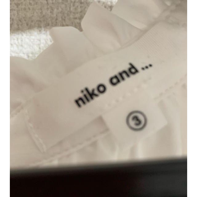 niko and...(ニコアンド)のウシロリボンブラウス レディースのトップス(カットソー(半袖/袖なし))の商品写真