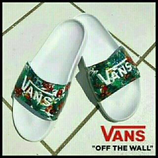 ヴァンズ(VANS)の最値!新品!希少ﾄﾛﾋﾟｶﾙ柄!ﾊﾞﾝｽﾞVANS ｼｬﾜｰｻﾝﾀﾞﾙ 26(サンダル)