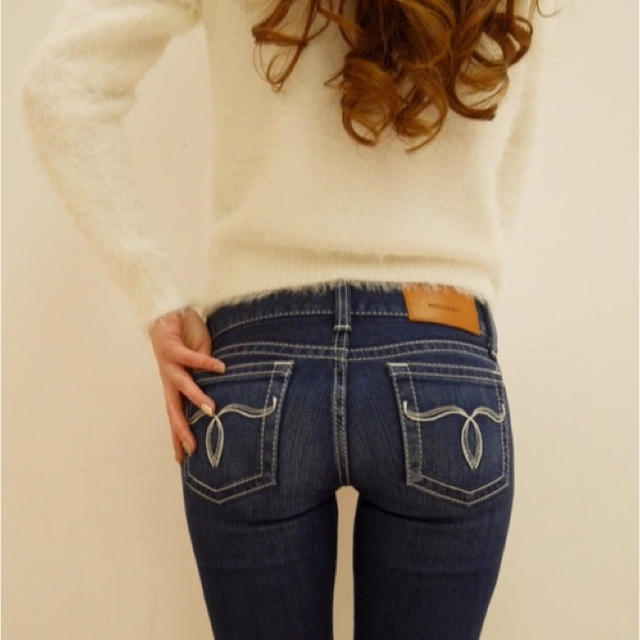 moussy(マウジー)の[美品] MOUSSY POWDER Straight Slim 23 レディースのパンツ(デニム/ジーンズ)の商品写真