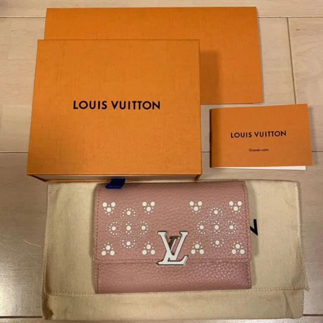 LOUIS VUITTON(ルイヴィトン)のa❤︎様専用　新品未使用ルイヴィトン三つ折り財布 ポルトフォイユ カプシーヌ   レディースのファッション小物(財布)の商品写真