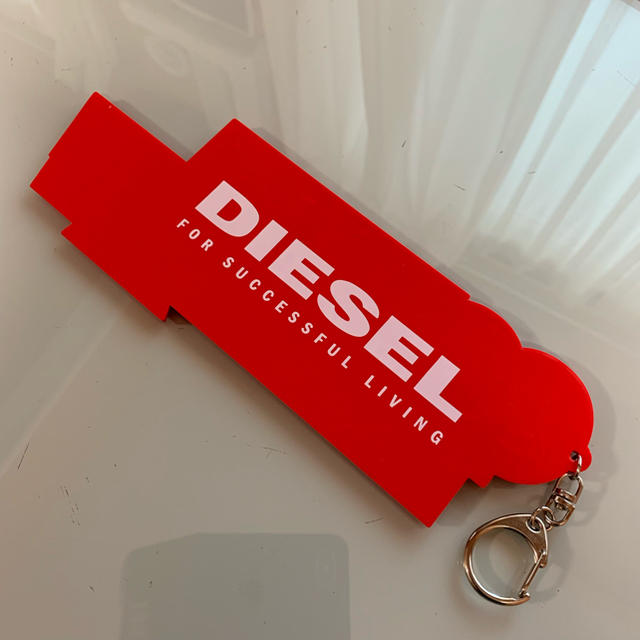 DIESEL(ディーゼル)のラバーキーホルダーDIESEL 赤 非売品 メンズのファッション小物(キーホルダー)の商品写真