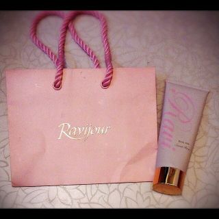 ラヴィジュール(Ravijour)の♡ボディミルク♡180ml♡ROSE(ボディクリーム)