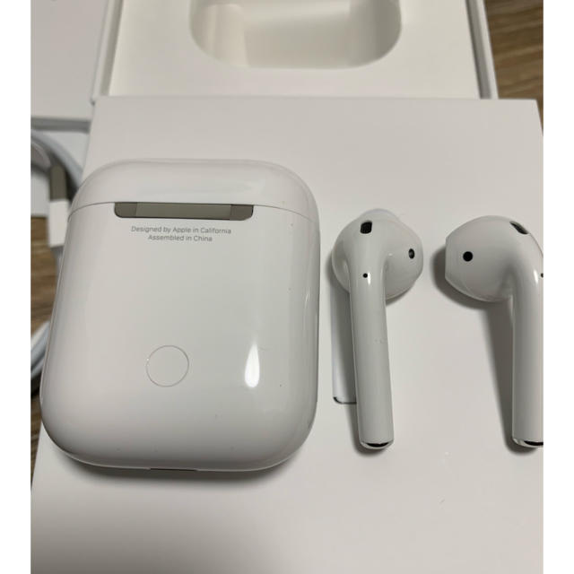 Apple(アップル)のAirpods スマホ/家電/カメラのオーディオ機器(ヘッドフォン/イヤフォン)の商品写真