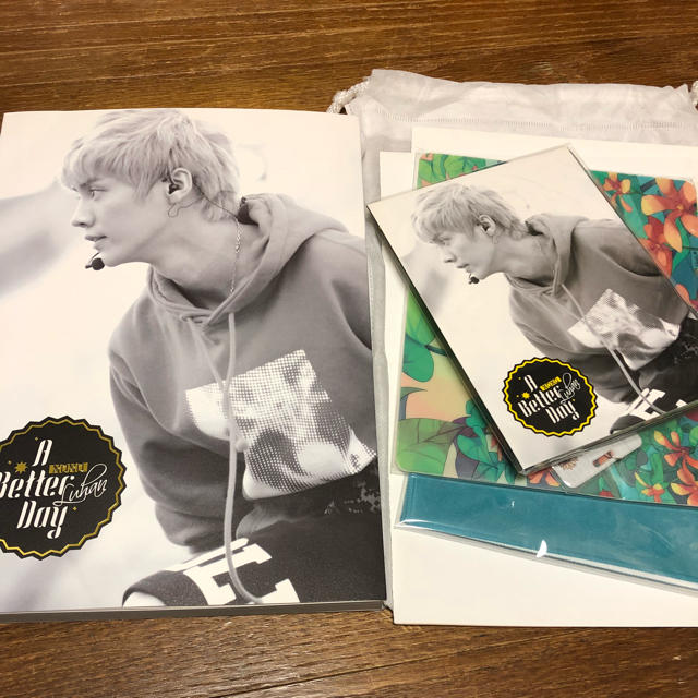 EXO(エクソ)のEXO ルハン フォトブック エンタメ/ホビーのCD(K-POP/アジア)の商品写真