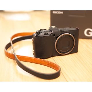 リコー(RICOH)の早い者勝ち！！ RICOH GR Ⅲ ☆豪華オマケ付 ユリシーズ GN-1(コンパクトデジタルカメラ)