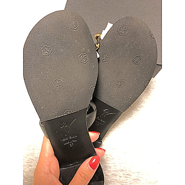 L'Appartement DEUXIEME CLASSE - GIUSEPPE ZANOTTI 親指 L'Appartement DEUXIEME CLASSE - GIUSEPPE ZANOTTI 親指