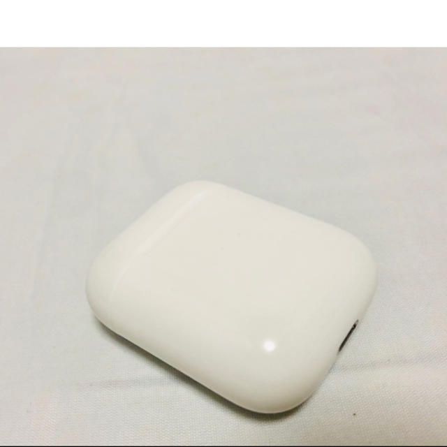 Apple(アップル)の★中古★Apple Airpods 正常動作品 第1世代 充電器のみ スマホ/家電/カメラのオーディオ機器(ヘッドフォン/イヤフォン)の商品写真