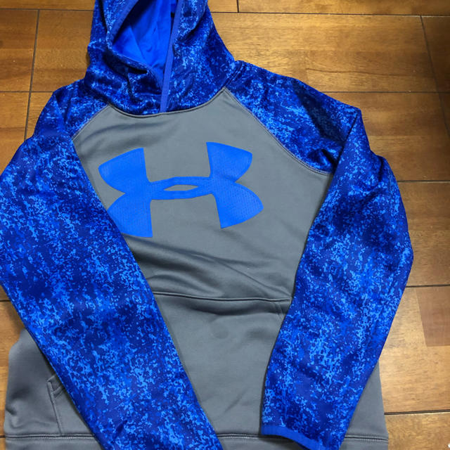 UNDER ARMOUR(アンダーアーマー)のパーカー150 スポーツ/アウトドアのサッカー/フットサル(ウェア)の商品写真