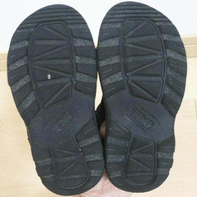 Teva(テバ)のテバ キッズサンダル　黒 キッズ/ベビー/マタニティのベビー靴/シューズ(~14cm)(サンダル)の商品写真