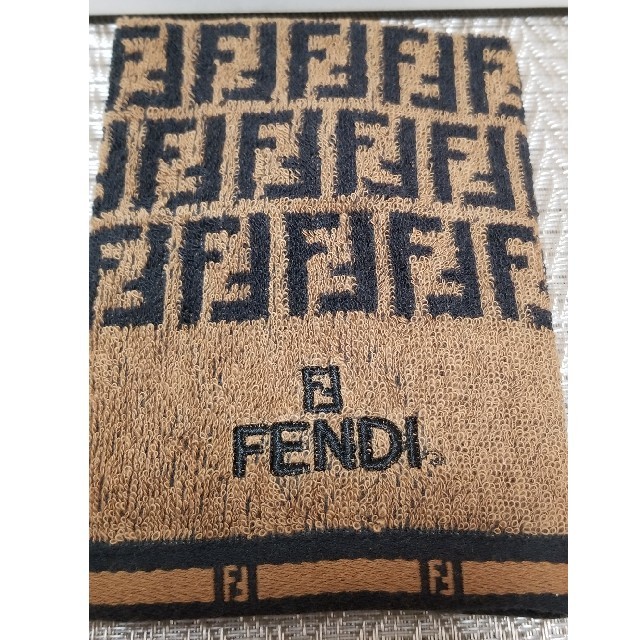 FENDI(フェンディ)のFENDI　ハンドタオル　1枚　【新品】　　フェンディタオル レディースのファッション小物(ハンカチ)の商品写真