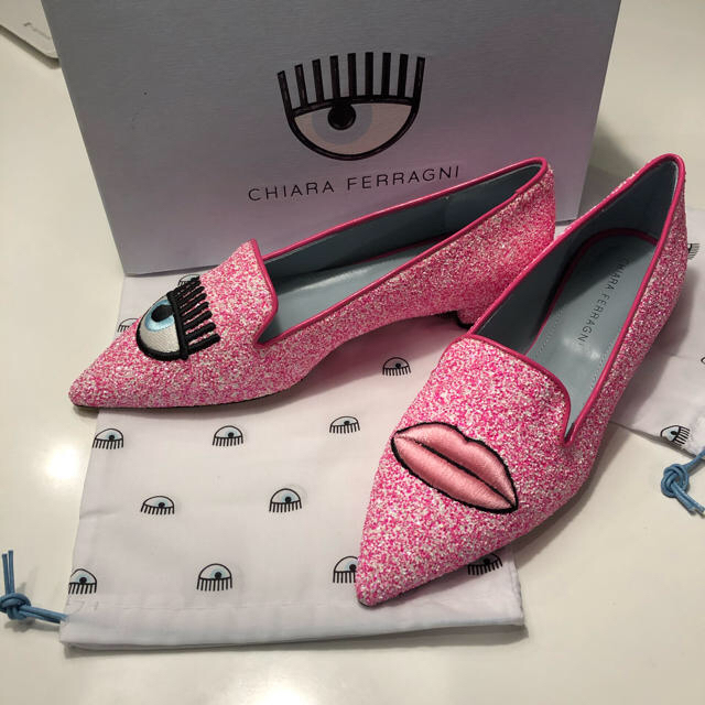 Chiara Ferragni(キアラフェラーニ)のCHIARA FERRAGNI ♡ピンクのローヒールパンプス レディースの靴/シューズ(ハイヒール/パンプス)の商品写真