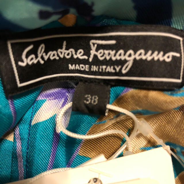 Salvatore Ferragamo(サルヴァトーレフェラガモ)のSalvatore Ferragamo スカート レディースのスカート(ひざ丈スカート)の商品写真