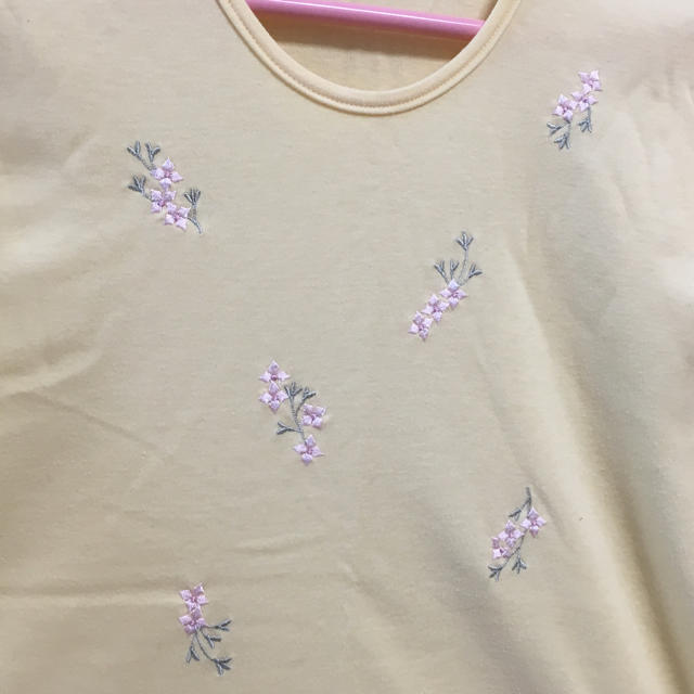 【美品】トップス/カットソー 花柄イエロー レディースL レディースのトップス(カットソー(半袖/袖なし))の商品写真