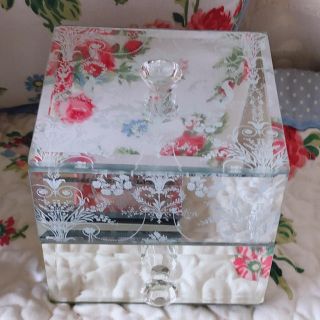 ローラアシュレイ(LAURA ASHLEY)の専用です。ローラアシュレイ ジュエリーボックス(小物入れ)