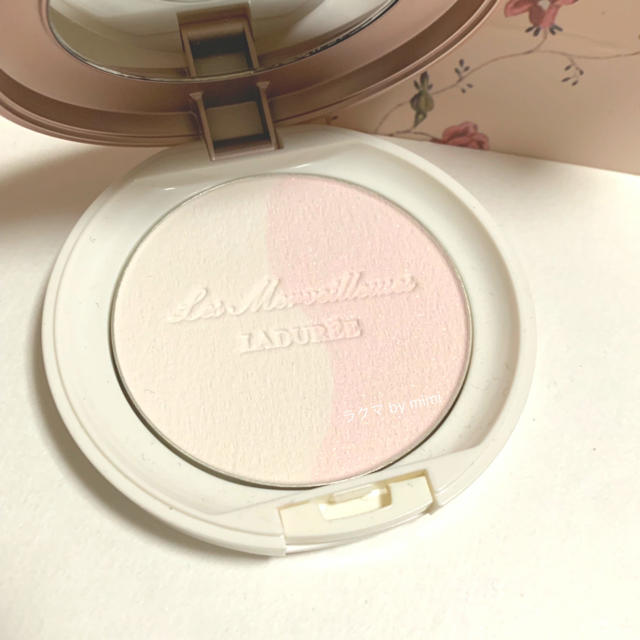 LADUREE(ラデュレ)の未使用 プレストパウダーデュオ 01 LADUREE コスメ/美容のベースメイク/化粧品(フェイスパウダー)の商品写真