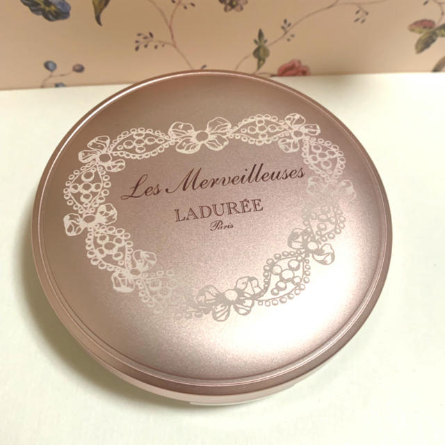 LADUREE(ラデュレ)の未使用 プレストパウダーデュオ 01 LADUREE コスメ/美容のベースメイク/化粧品(フェイスパウダー)の商品写真