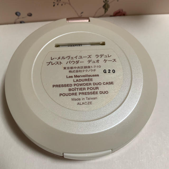 LADUREE(ラデュレ)の未使用 プレストパウダーデュオ 01 LADUREE コスメ/美容のベースメイク/化粧品(フェイスパウダー)の商品写真