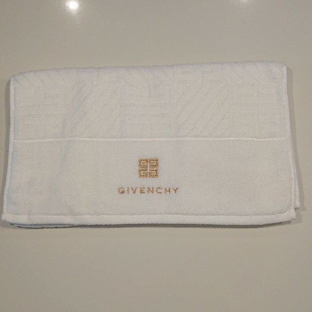 GIVENCHY(ジバンシィ)のGIVENCHYフェイスタオル インテリア/住まい/日用品の日用品/生活雑貨/旅行(タオル/バス用品)の商品写真