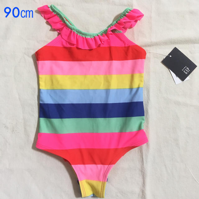 babyGAP(ベビーギャップ)の『新品』babyGap 女の子用 ボーダー柄 水着ワンピース 90㎝サイズ キッズ/ベビー/マタニティのキッズ服女の子用(90cm~)(水着)の商品写真