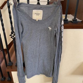 アバクロンビーアンドフィッチ(Abercrombie&Fitch)のアバクロンビー&フィッチ グレーロングTシャツ XS(シャツ/ブラウス(長袖/七分))