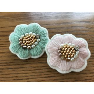 ハンドメイド 刺繍ブローチ(コサージュ/ブローチ)