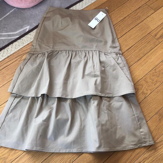 GU(ジーユー)のティアードミディースカート レディースのスカート(ひざ丈スカート)の商品写真