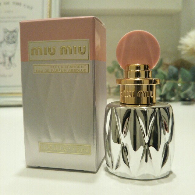 miumiu(ミュウミュウ)のmiumiu フルールダルジャン オードパルファム 7.5ml コスメ/美容の香水(香水(女性用))の商品写真