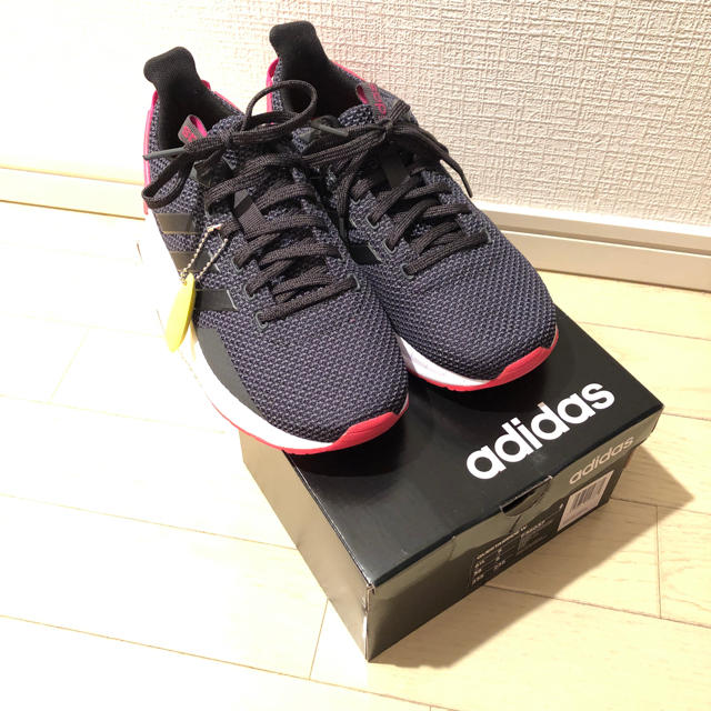 adidas(アディダス)のお値下げしました！！新品 adidasスニーカー レディースの靴/シューズ(スニーカー)の商品写真