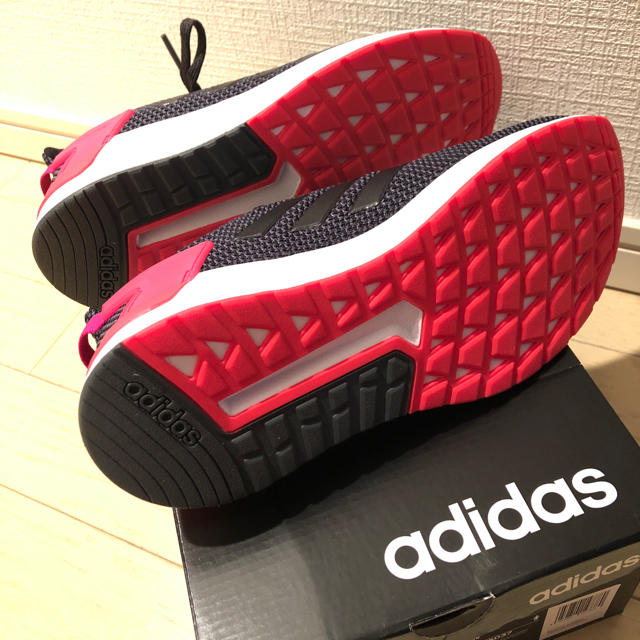 adidas(アディダス)のお値下げしました！！新品 adidasスニーカー レディースの靴/シューズ(スニーカー)の商品写真