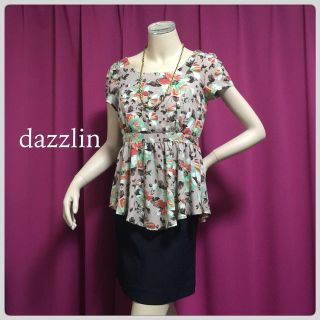 ダズリン(dazzlin)のdazzlin渋めな花柄ペプラムトップス(カットソー(半袖/袖なし))