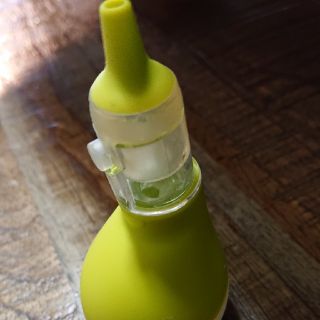 ニシマツヤ(西松屋)の鼻吸い器(鼻水とり)