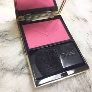 イヴサンローランボーテ(Yves Saint Laurent Beaute)のYSL 未使用 箱付き ブラッシュクチュール【チーク】8番(チーク)