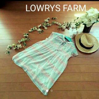 ローリーズファーム(LOWRYS FARM)の【激安SALE】ローリーズファーム　花柄　トップス　　M(シャツ/ブラウス(半袖/袖なし))