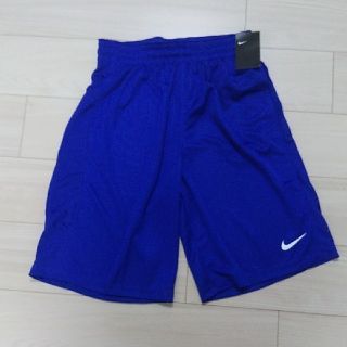 ナイキ(NIKE)のナイキ　ハーフパンツ　Mサイズ　新品(ショートパンツ)