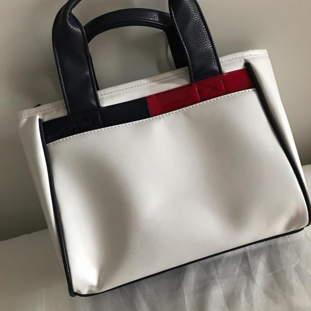 TOMMY HILFIGER(トミーヒルフィガー)のラウンドバッグ スポーツ/アウトドアのゴルフ(バッグ)の商品写真