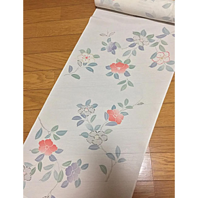 感謝の声続々! 正絹☆絽/白地に淡いお花柄の反物 着物 感謝の声続々! 正絹☆絽/白地に淡いお花柄の反物 着物